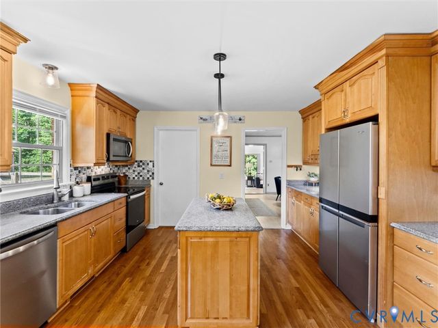 7188 Loralea Dr, Mechanicsville, VA 23111
