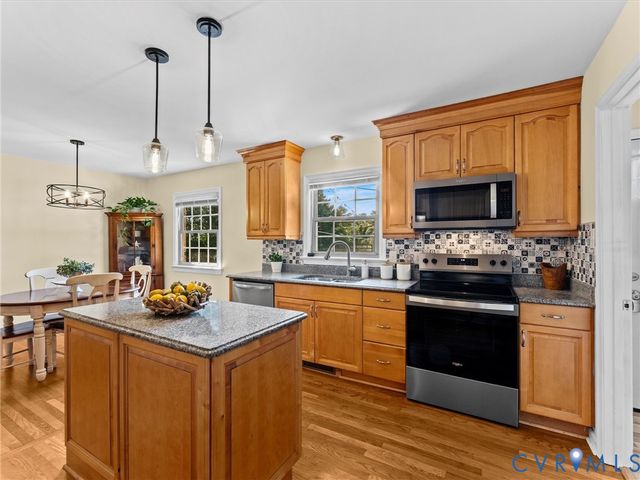 7188 Loralea Dr, Mechanicsville, VA 23111