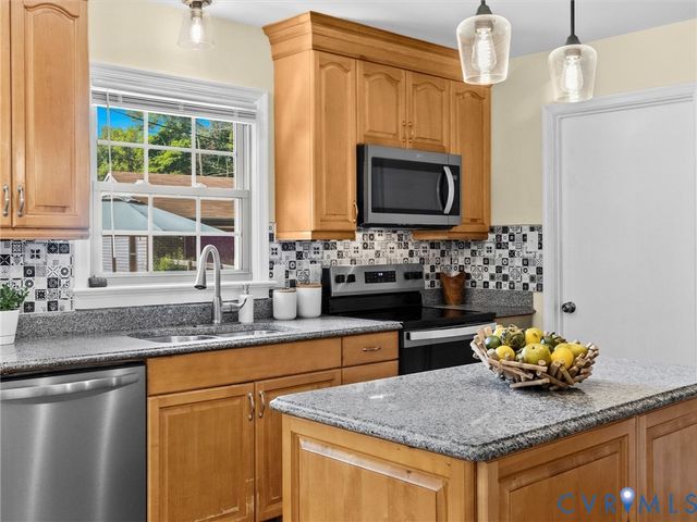 7188 Loralea Dr, Mechanicsville, VA 23111