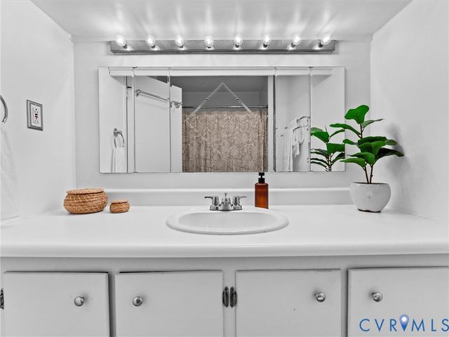 7188 Loralea Dr, Mechanicsville, VA 23111