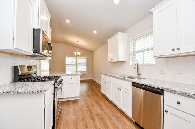 2700 Diamond Reef Lane, Texas City, TX 77568