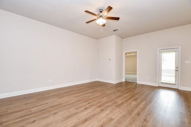 2700 Diamond Reef Lane, Texas City, TX 77568