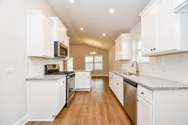 2700 Diamond Reef Lane, Texas City, TX 77568