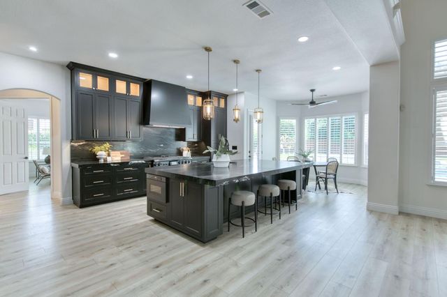 1558 N Oxford Avenue, Clovis, CA 93619