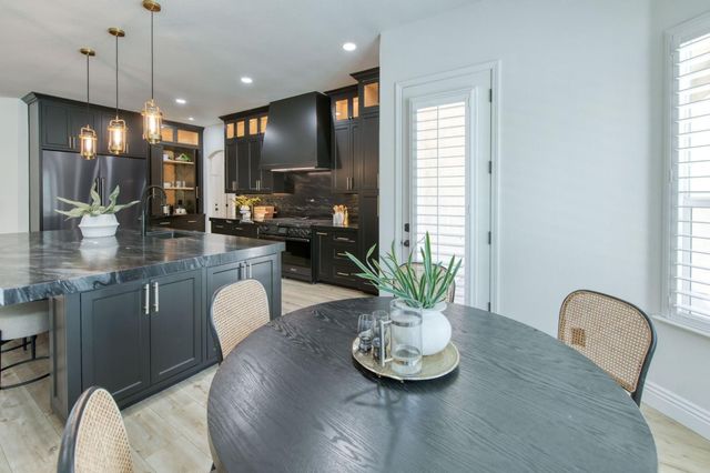 1558 N Oxford Avenue, Clovis, CA 93619