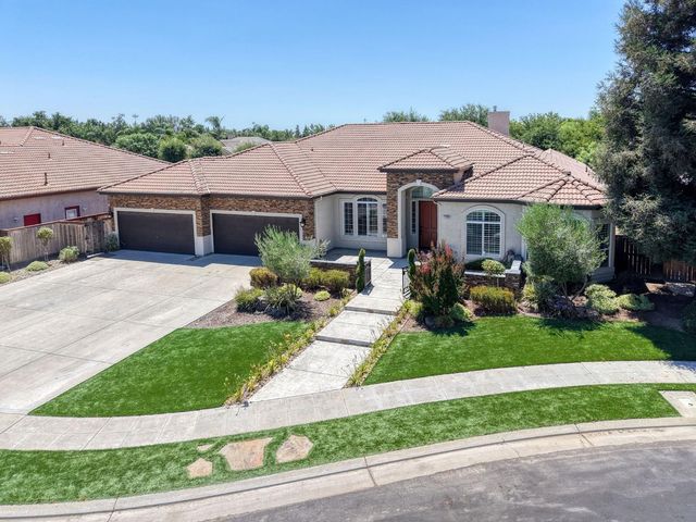 1558 N Oxford Avenue, Clovis, CA 93619