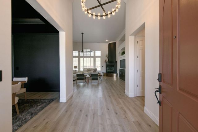 1558 N Oxford Avenue, Clovis, CA 93619