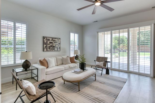 1558 N Oxford Avenue, Clovis, CA 93619