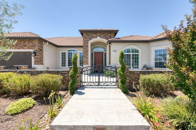 1558 N Oxford Avenue, Clovis, CA 93619