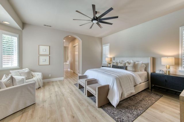1558 N Oxford Avenue, Clovis, CA 93619
