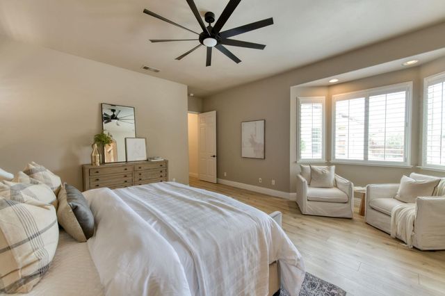 1558 N Oxford Avenue, Clovis, CA 93619