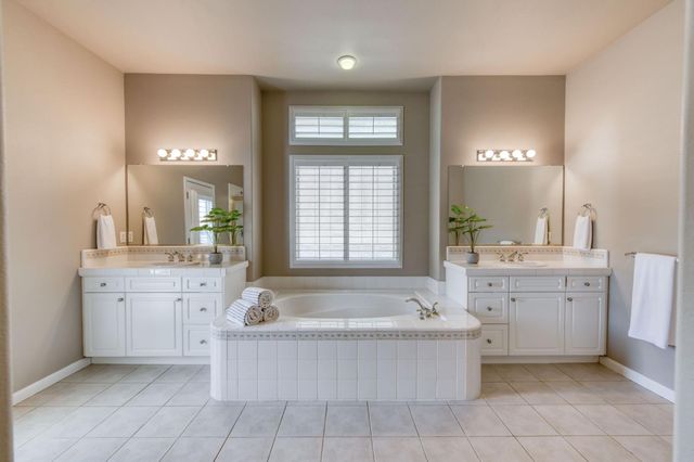 1558 N Oxford Avenue, Clovis, CA 93619