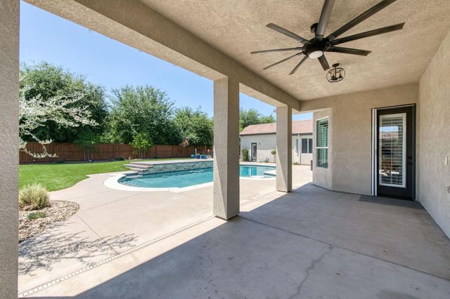 1558 N Oxford Avenue, Clovis, CA 93619