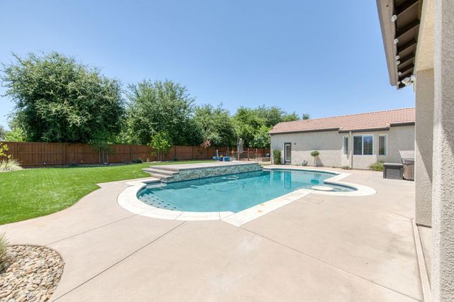 1558 N Oxford Avenue, Clovis, CA 93619