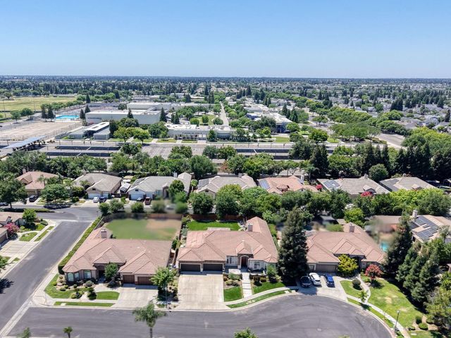 1558 N Oxford Avenue, Clovis, CA 93619