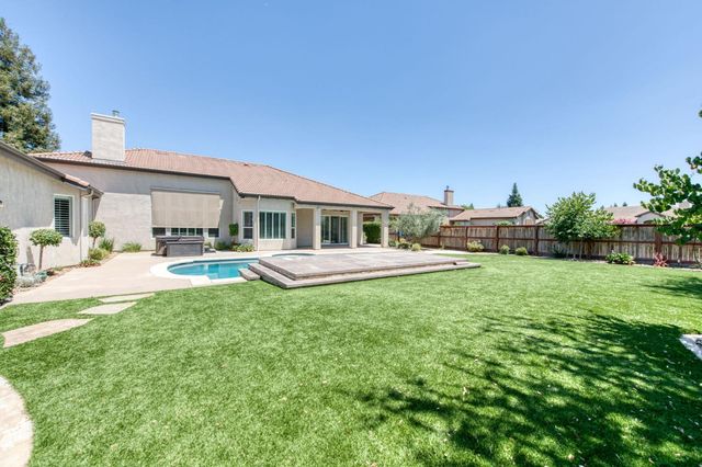 1558 N Oxford Avenue, Clovis, CA 93619
