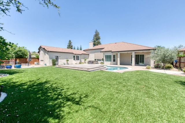 1558 N Oxford Avenue, Clovis, CA 93619