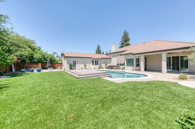 1558 N Oxford Avenue, Clovis, CA 93619