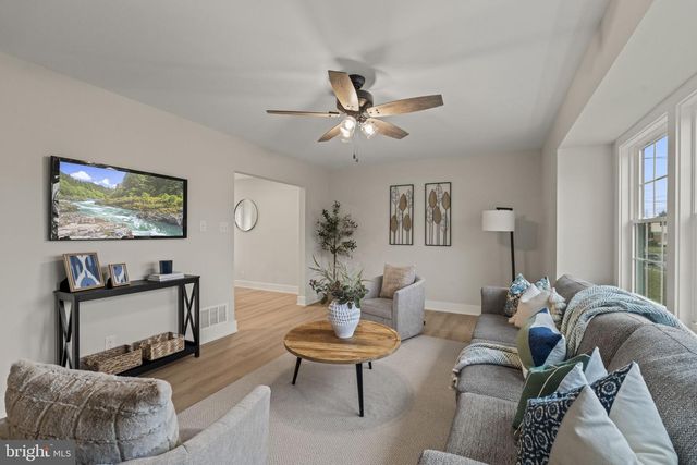 14 MONTCLAIR DR, Delran, NJ 08075