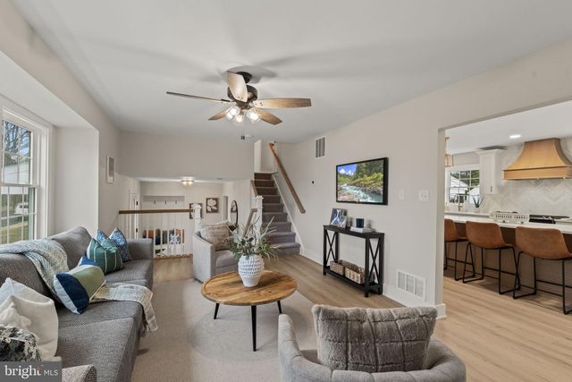 14 MONTCLAIR DR, Delran, NJ 08075