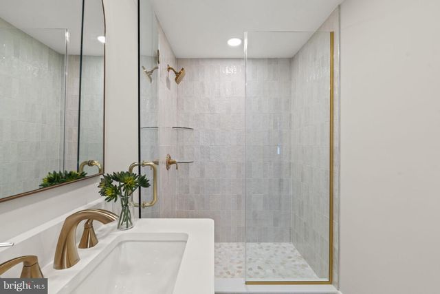 14 MONTCLAIR DR, Delran, NJ 08075