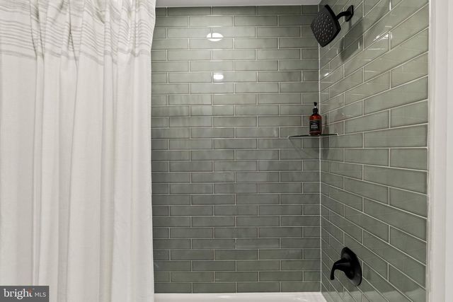 14 MONTCLAIR DR, Delran, NJ 08075