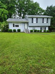 1615 Grovewood Drive, Charlotte, NC 28208