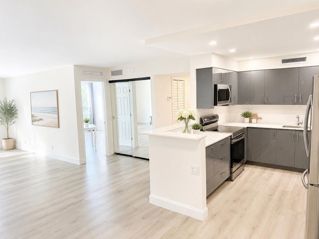 1000 Spanish River Road 2J, Boca Raton, FL 33432