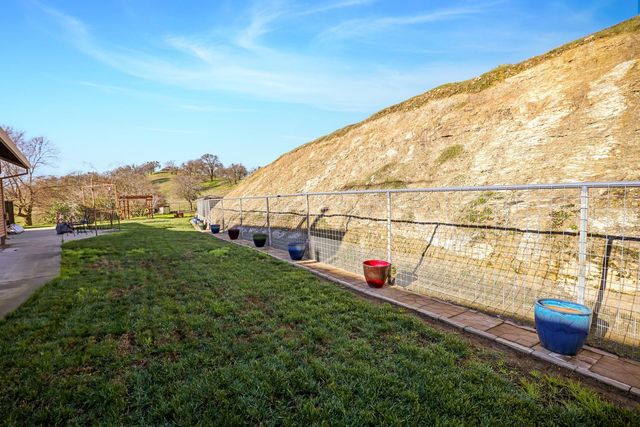 2 Katelyn Ct, Valley Springs, CA 95252