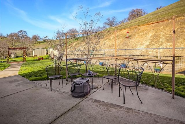 2 Katelyn Ct, Valley Springs, CA 95252