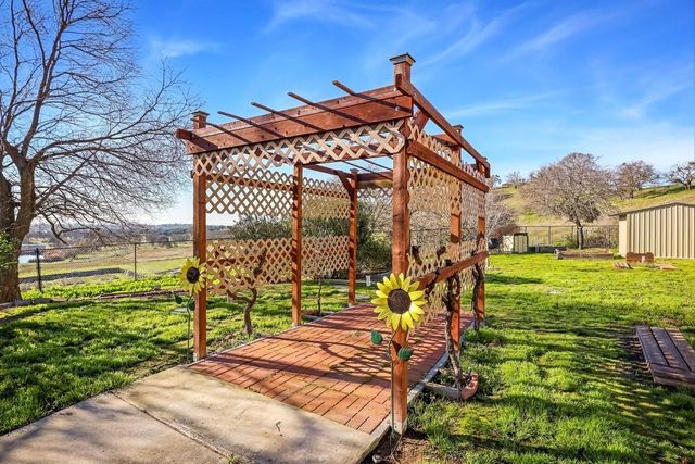 2 Katelyn Ct, Valley Springs, CA 95252