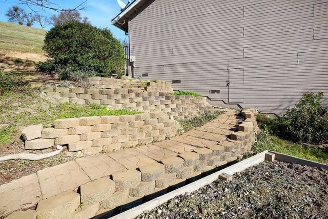 2 Katelyn Ct, Valley Springs, CA 95252