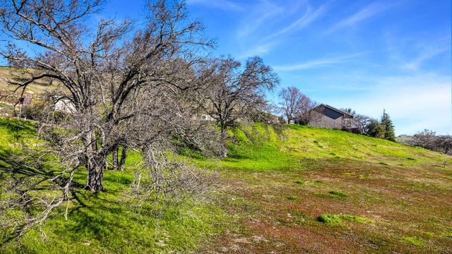 2 Katelyn Ct, Valley Springs, CA 95252
