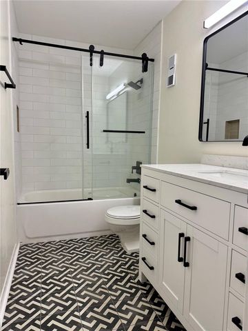 3819 N OAK DRIVE I42, Tampa, FL 33611