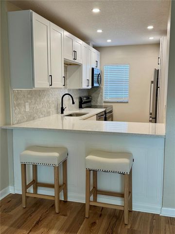 3819 N OAK DRIVE I42, Tampa, FL 33611