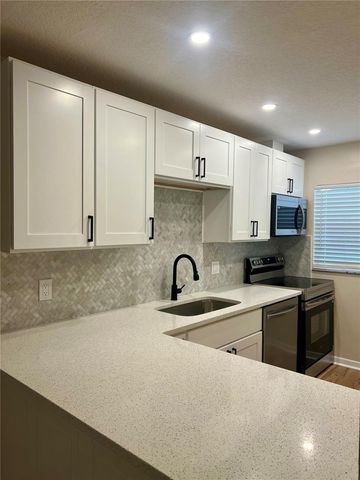 3819 N OAK DRIVE I42, Tampa, FL 33611