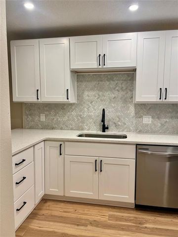 3819 N OAK DRIVE I42, Tampa, FL 33611