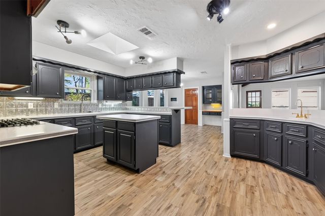 925 Manchester Drive, Conroe, TX 77304