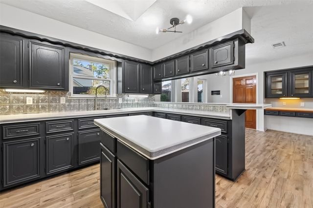 925 Manchester Drive, Conroe, TX 77304