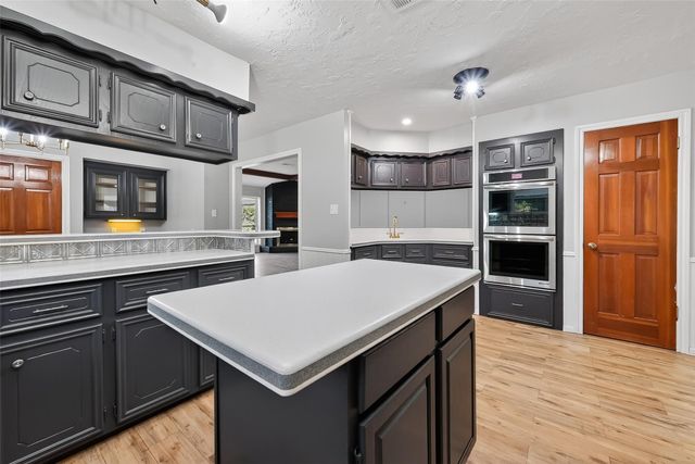 925 Manchester Drive, Conroe, TX 77304