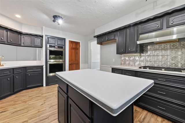 925 Manchester Drive, Conroe, TX 77304