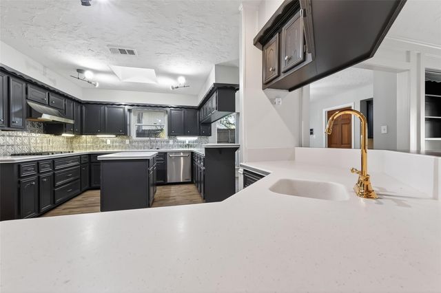 925 Manchester Drive, Conroe, TX 77304