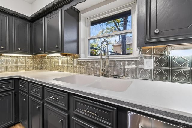 925 Manchester Drive, Conroe, TX 77304