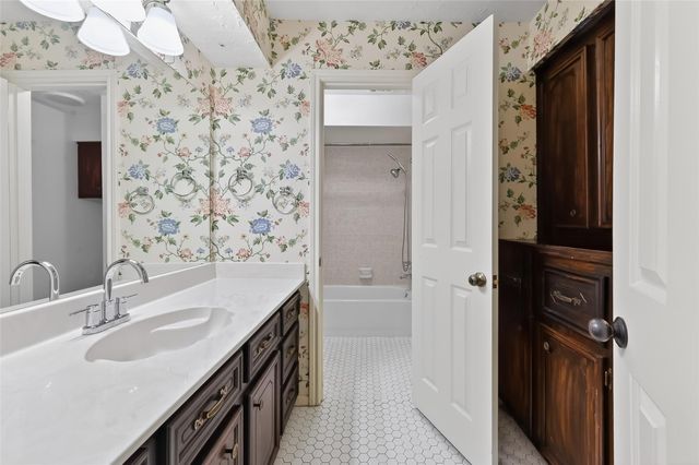 925 Manchester Drive, Conroe, TX 77304