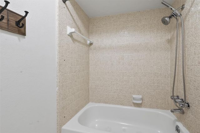 925 Manchester Drive, Conroe, TX 77304