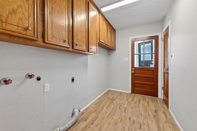 925 Manchester Drive, Conroe, TX 77304