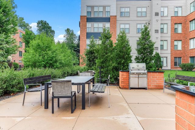 1070 Grandview Court NE 411, Columbia Heights, MN 55421