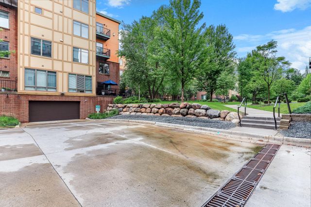 1070 Grandview Court NE 411, Columbia Heights, MN 55421