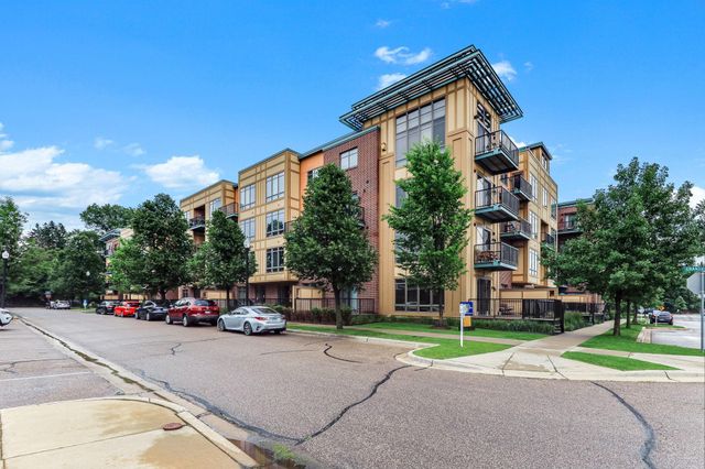 1070 Grandview Court NE 411, Columbia Heights, MN 55421