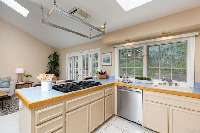 3005 Cadencia Street, Carlsbad, CA 92009